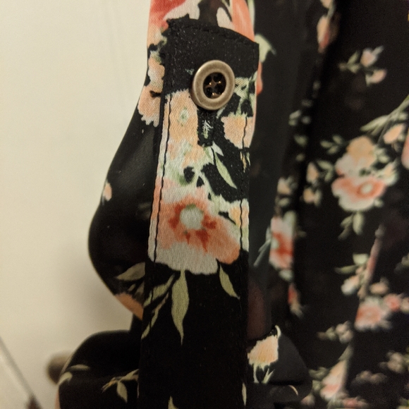 Forever 21 Sheer Button Down Top - Picture 4 of 6